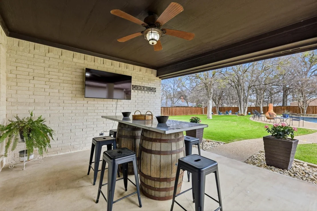 Photo of 312 Lakeside Oaks Circle