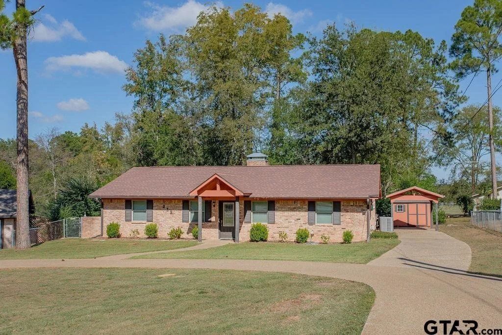 Photo of 213 Treetop Lane