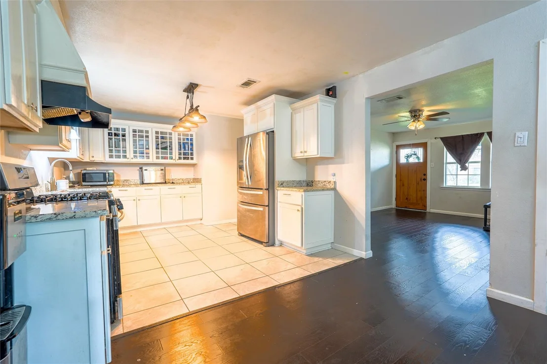 Photo of 200 W Greenbriar Street