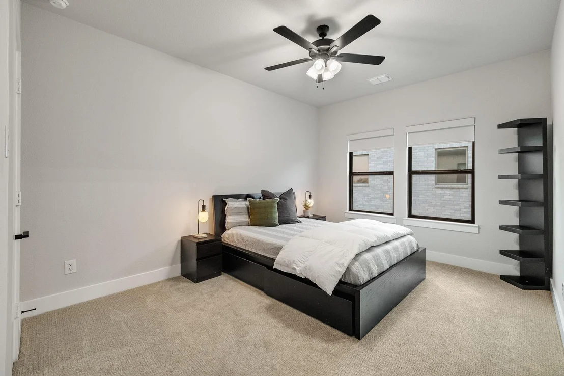 Photo of 2421 Heathrow Lane