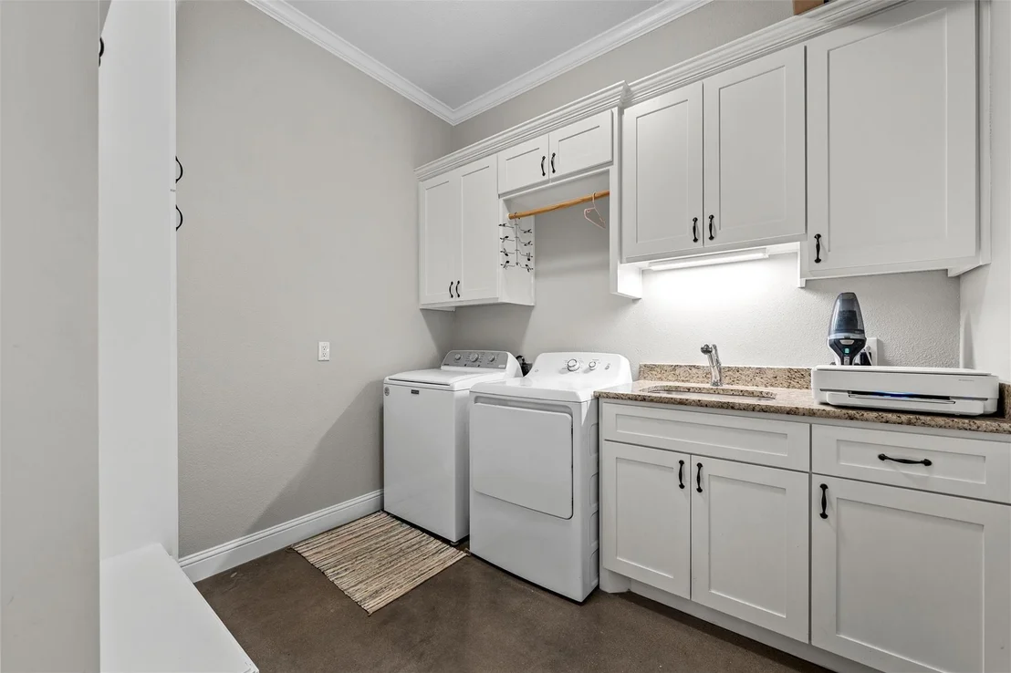 Photo of 580 Whispering Oaks