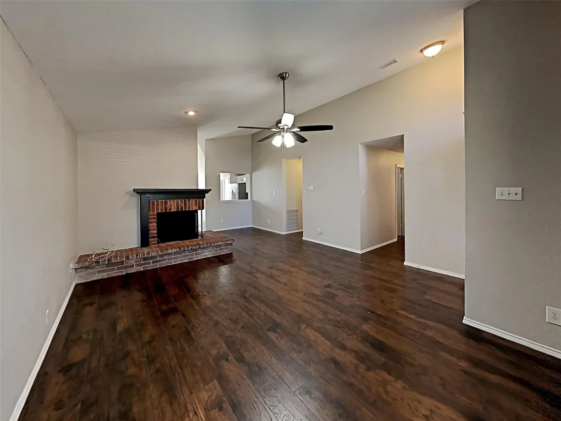 Photo of 833 Weaver Street