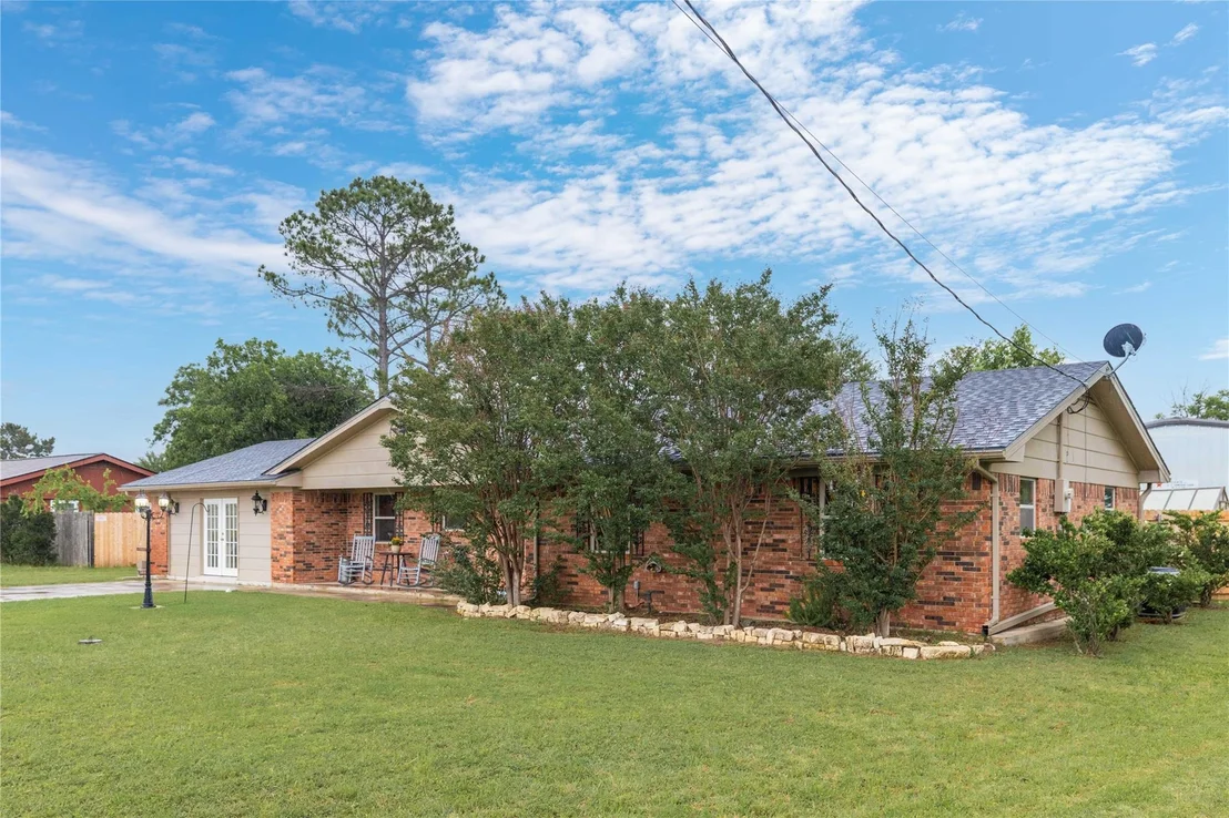 Photo of 205 longhorn dr