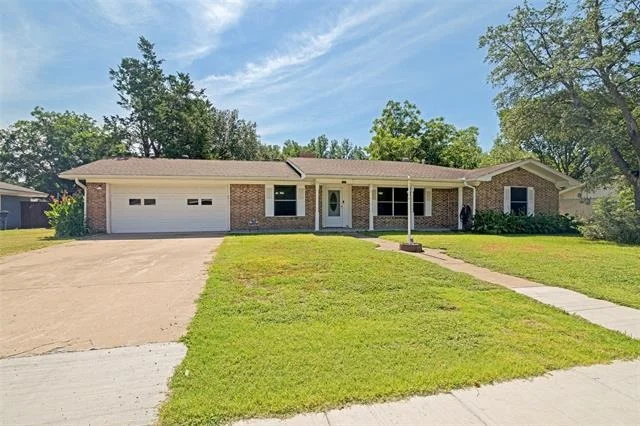 Photo of 1107 Royal Drive