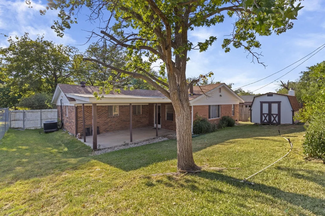 Photo of 840 Comal Avenue