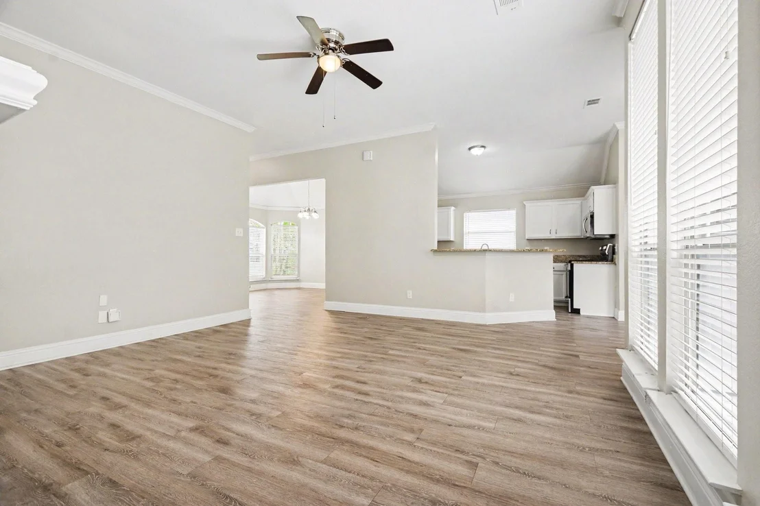 Photo of 9901 Queens Road