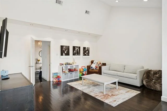 Photo of 1117 Travis Circle S