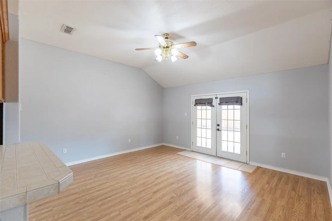 Photo of 717 Groves Road
