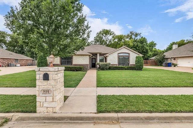 Photo of 814 Springdale Circle