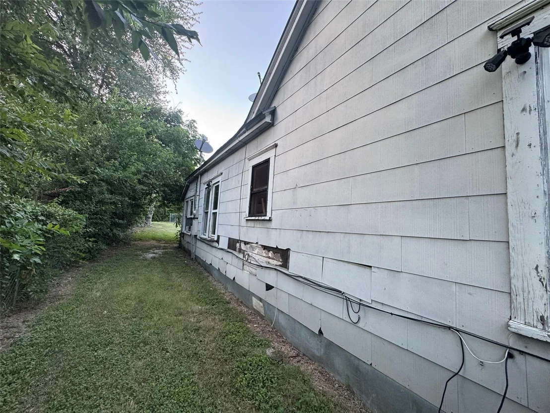 Photo of 2721 Homan Avenue