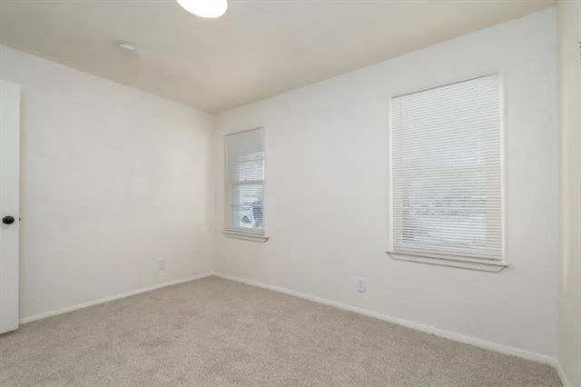 Photo of 2118 N Mockingbird Lane