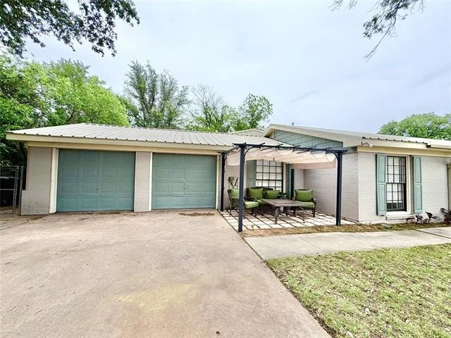 Photo of 809 S Leggett Drive