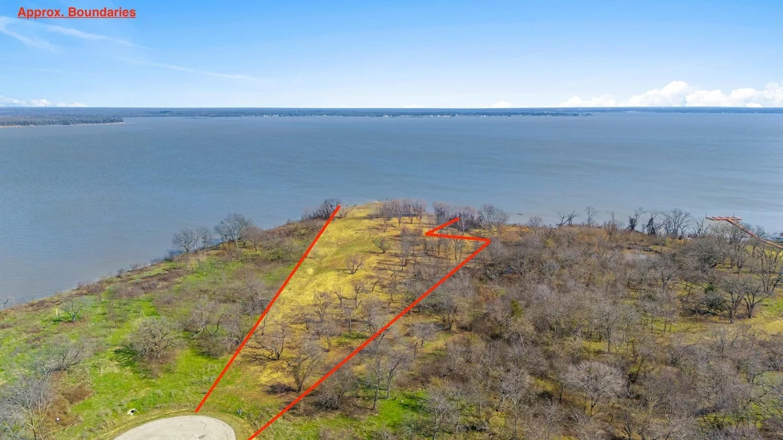 Photo of 8424 Edgewater Drive