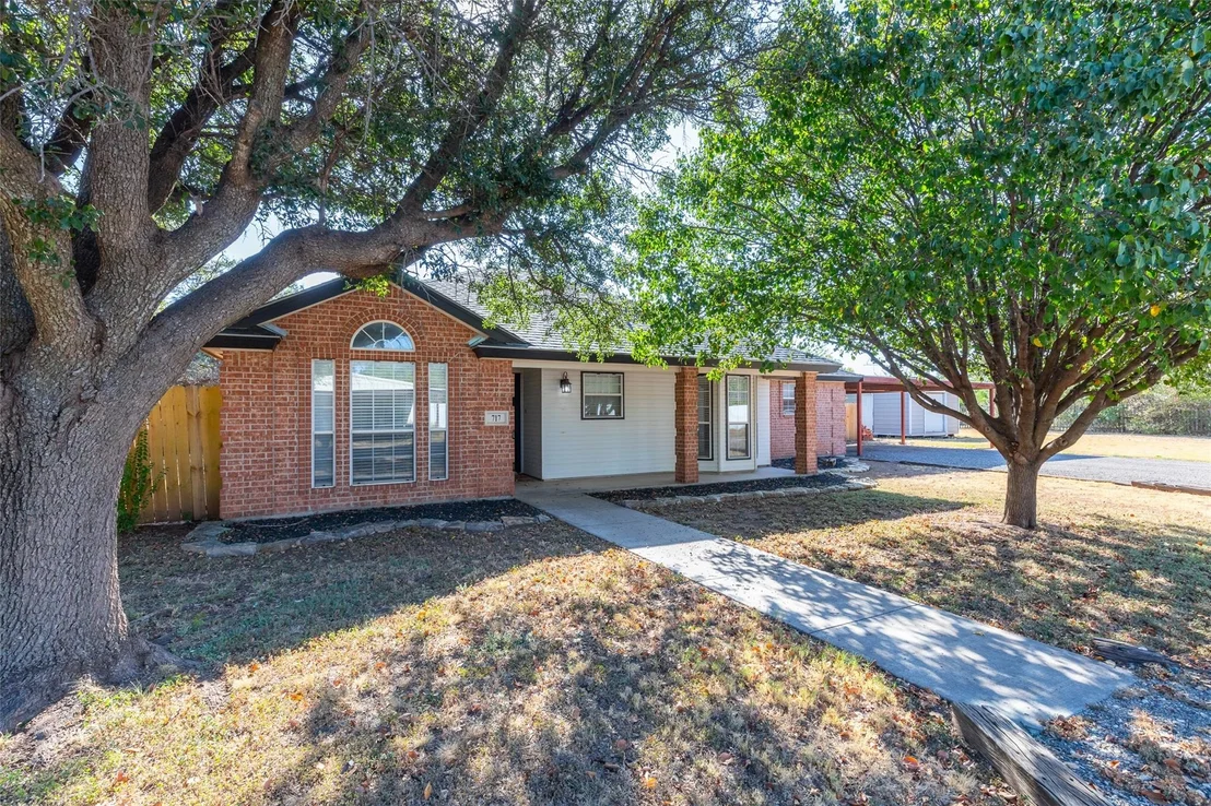 Photo of 717 Groves Road