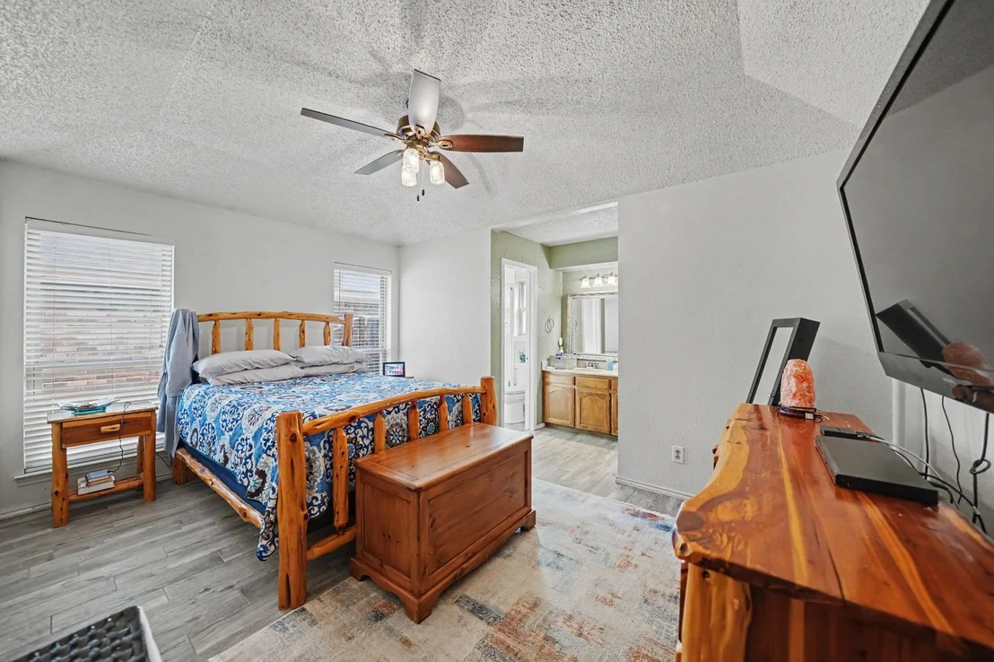 Photo of 7624 Maplehill Road