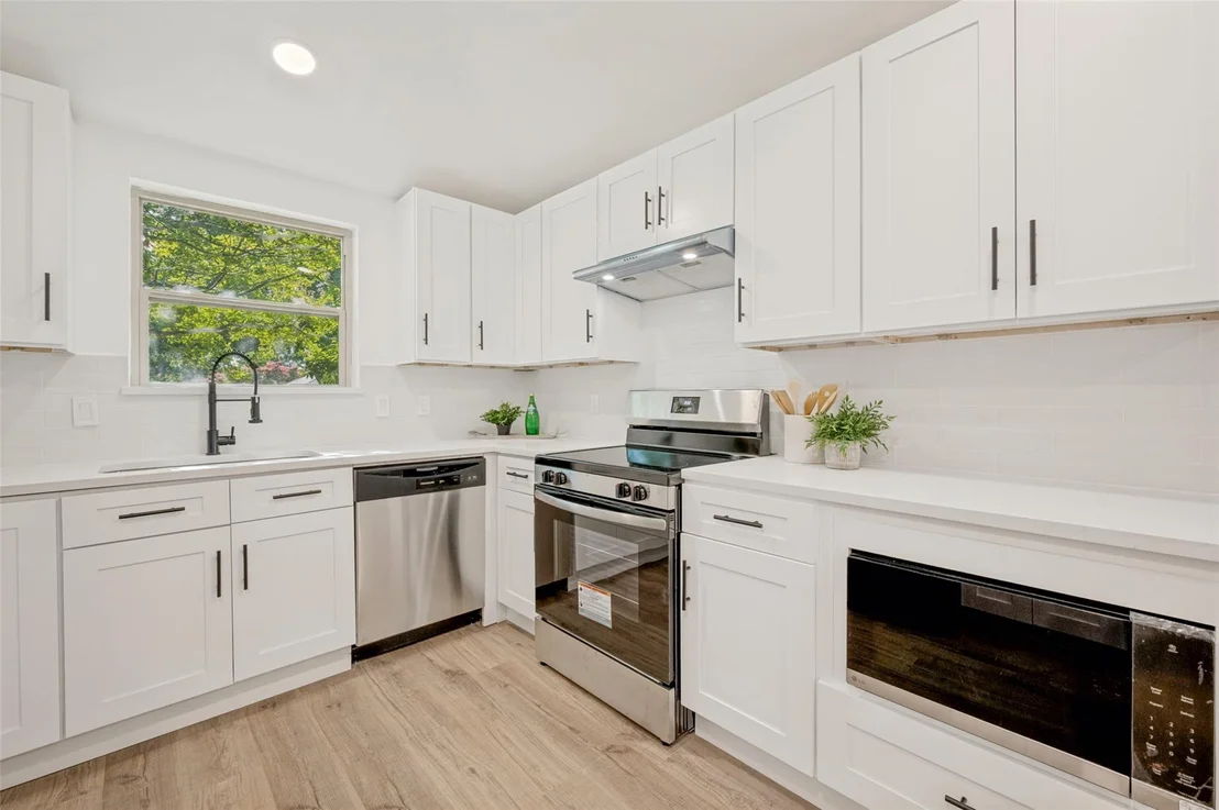 Photo of 5012 Hatherly Drive