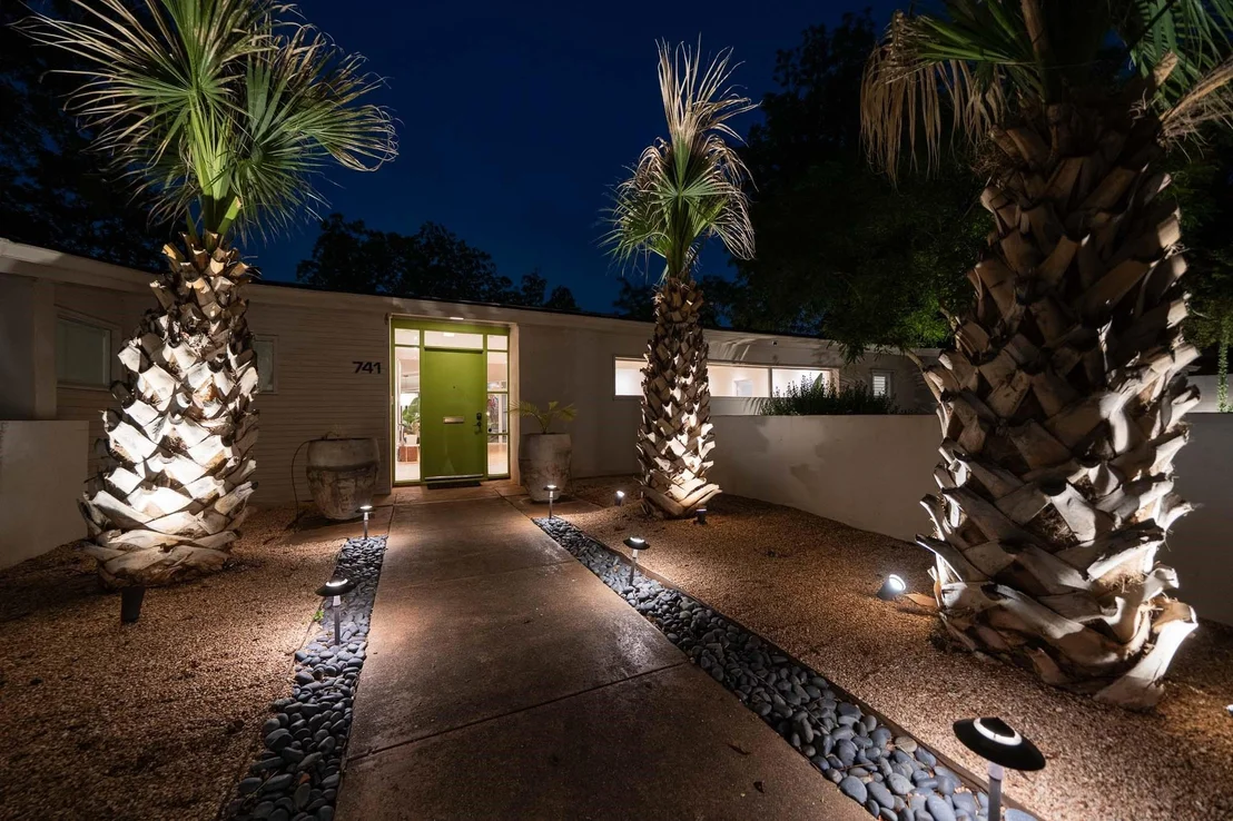 Photo of 741 Rivercrest Drive