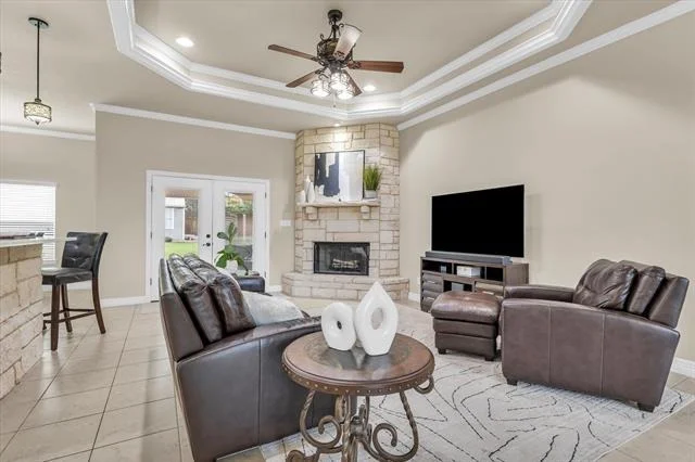Photo of 910 Springdale Lane