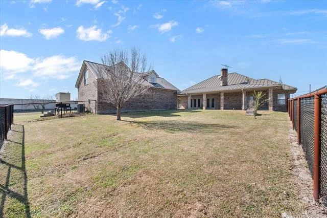 Photo of 1141 Lake Halbert Road