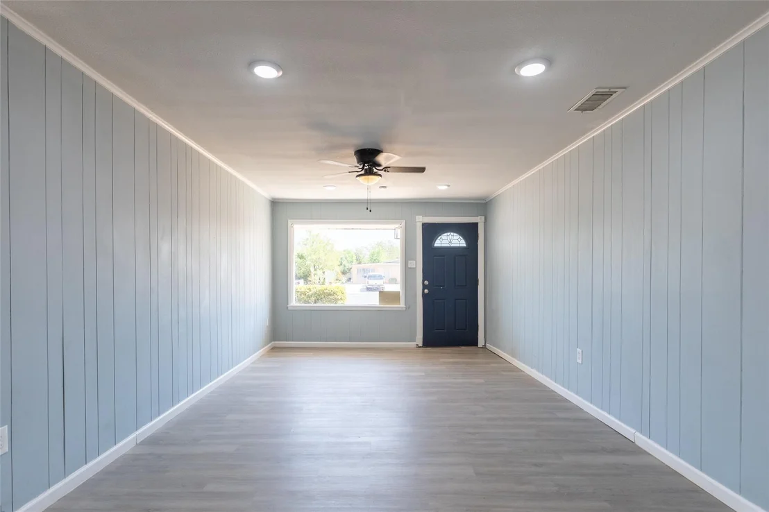 Photo of 2142 N Mockingbird Lane