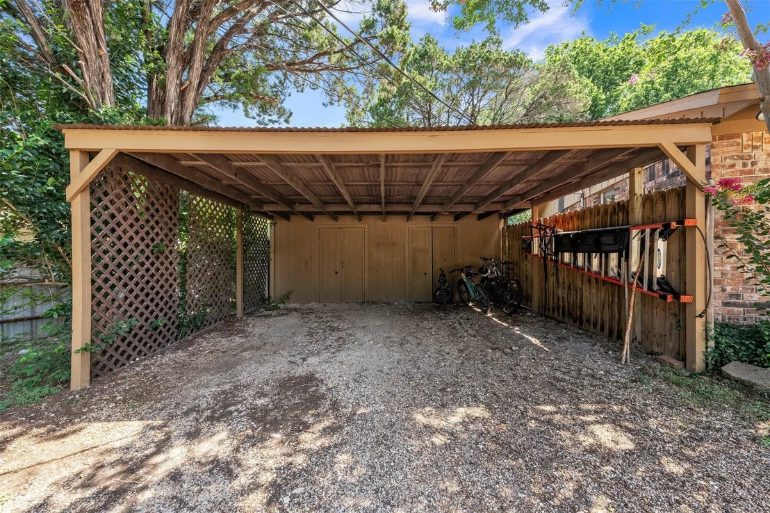 Photo of 190 Crowfoot Lane