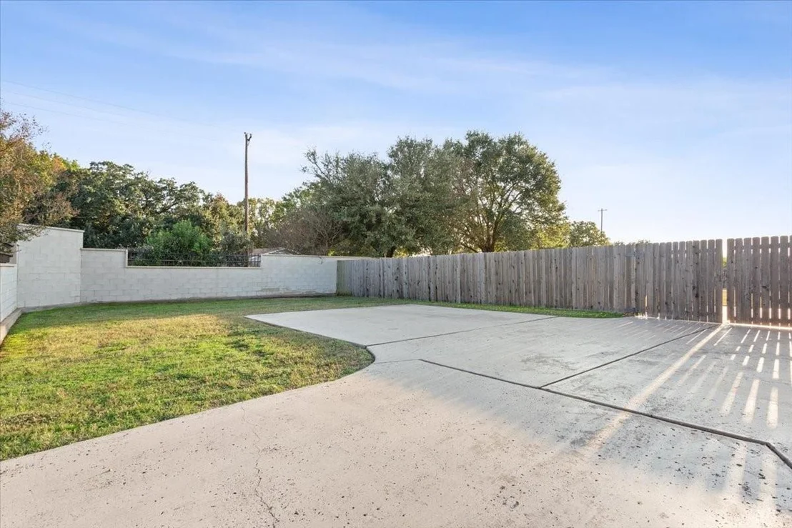 Photo of 900 Queen Elizabeth Drive