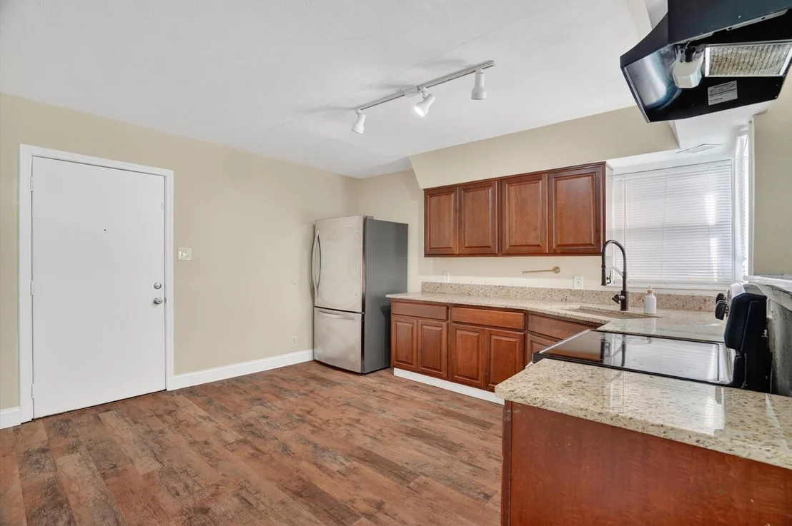 Photo of 1102 Poindexter Avenue