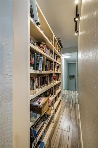 Photo of 9953 Greentree Lane