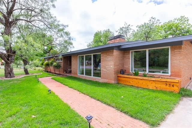 Photo of 734 Westwood Drive