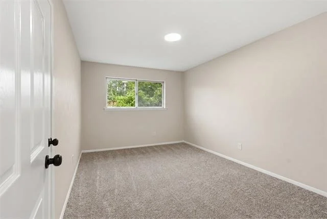 Photo of 2112 Stonegate Drive N