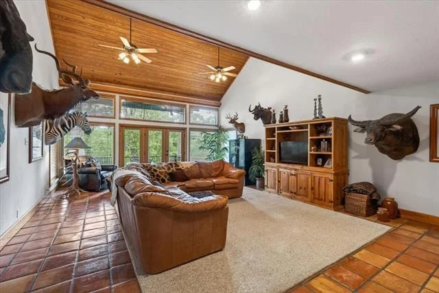 Photo of 906 Valle Vista Drive