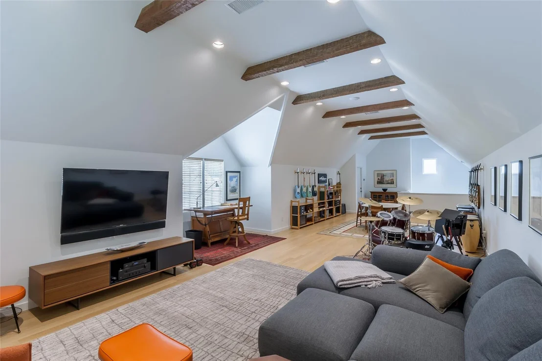 Photo of 341 Devon Drive