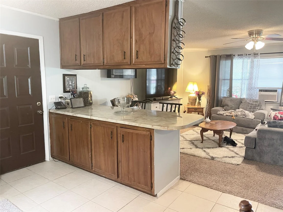 Photo of 140 S Comanche Drive
