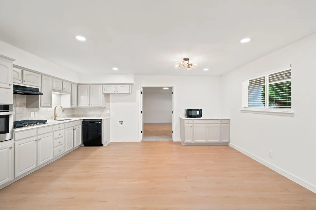 Photo of 6632 Ellis Road