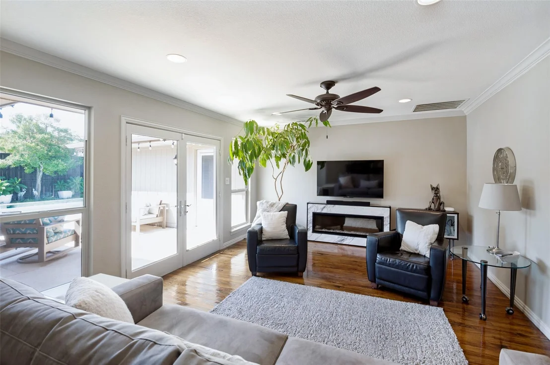 Photo of 2420 Windsor Place