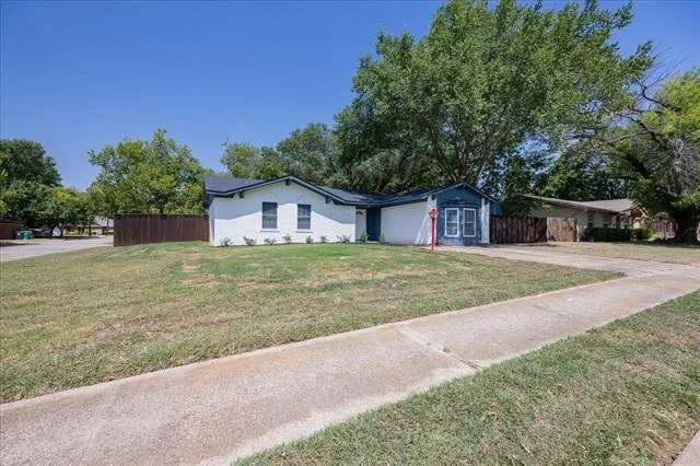 Photo of 301 Bellaire Drive