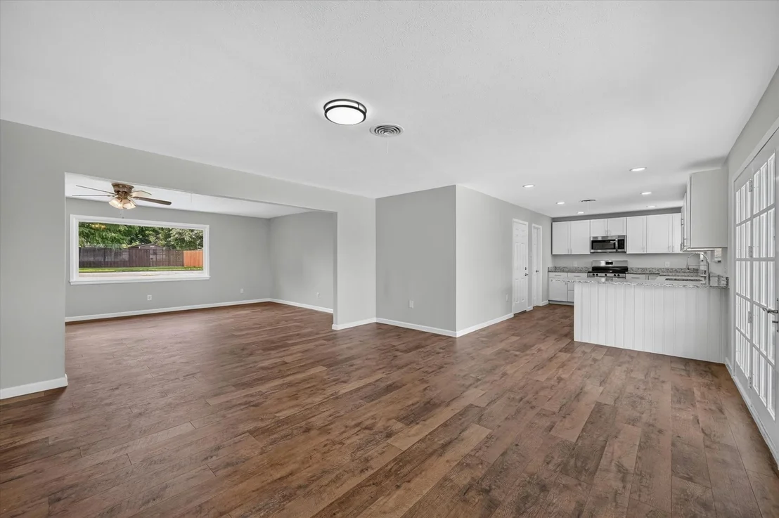 Photo of 154 Hallmark Drive W