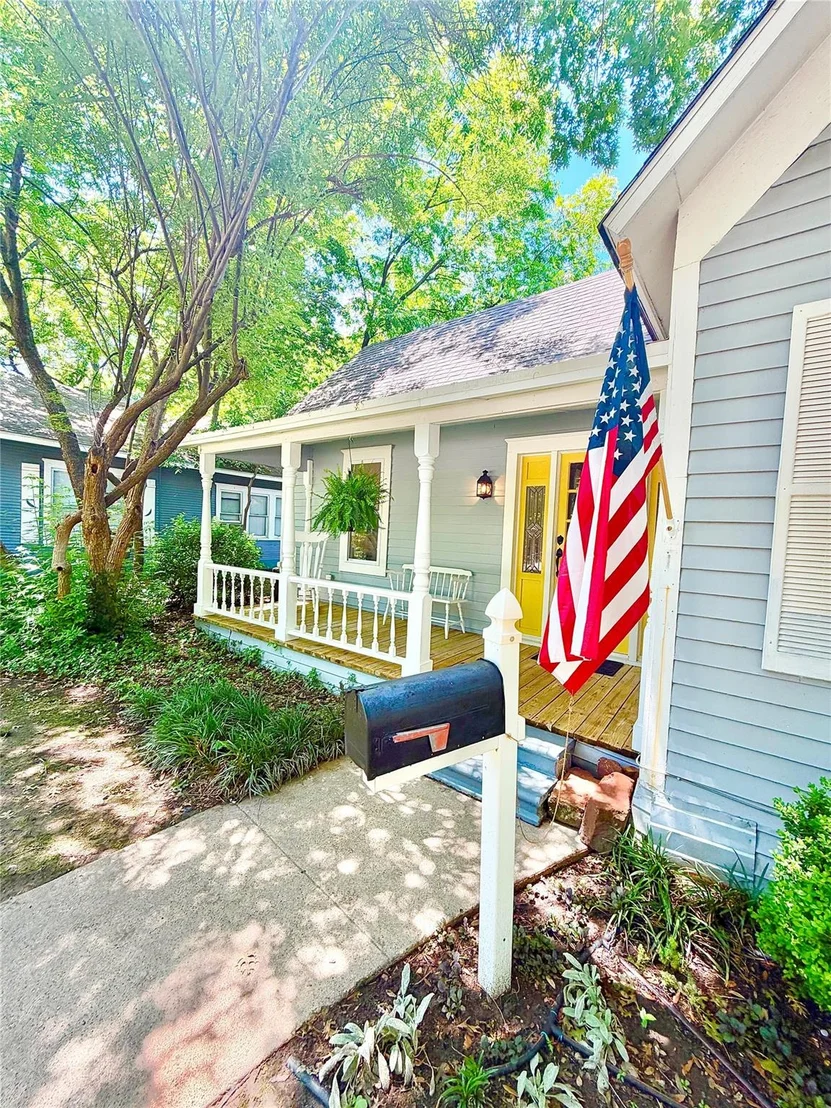 Photo of 725 Bolivar Street