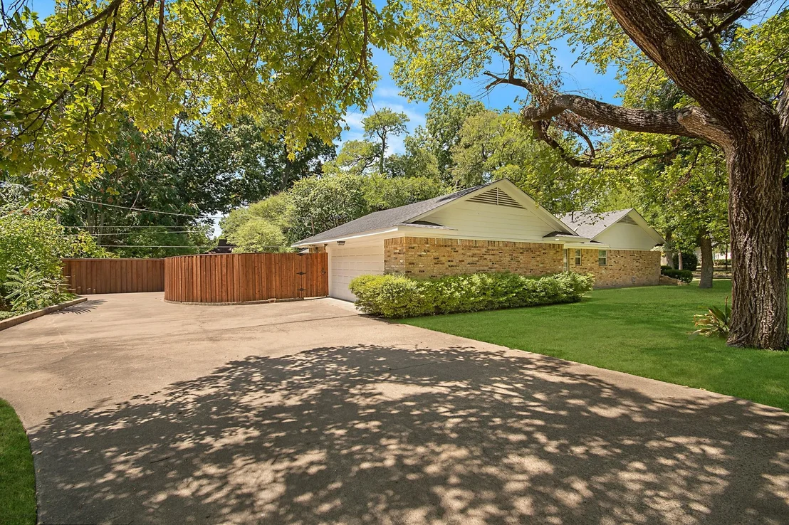 Photo of 1049 Forest Grove Drive