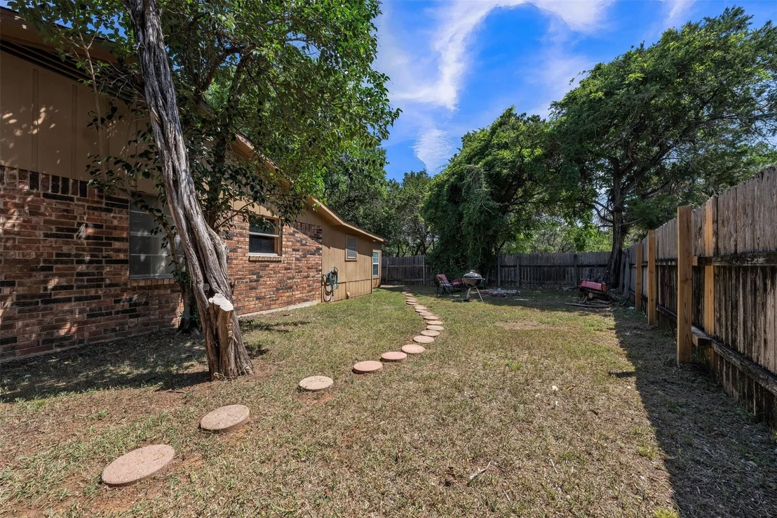 Photo of 190 Crowfoot Lane