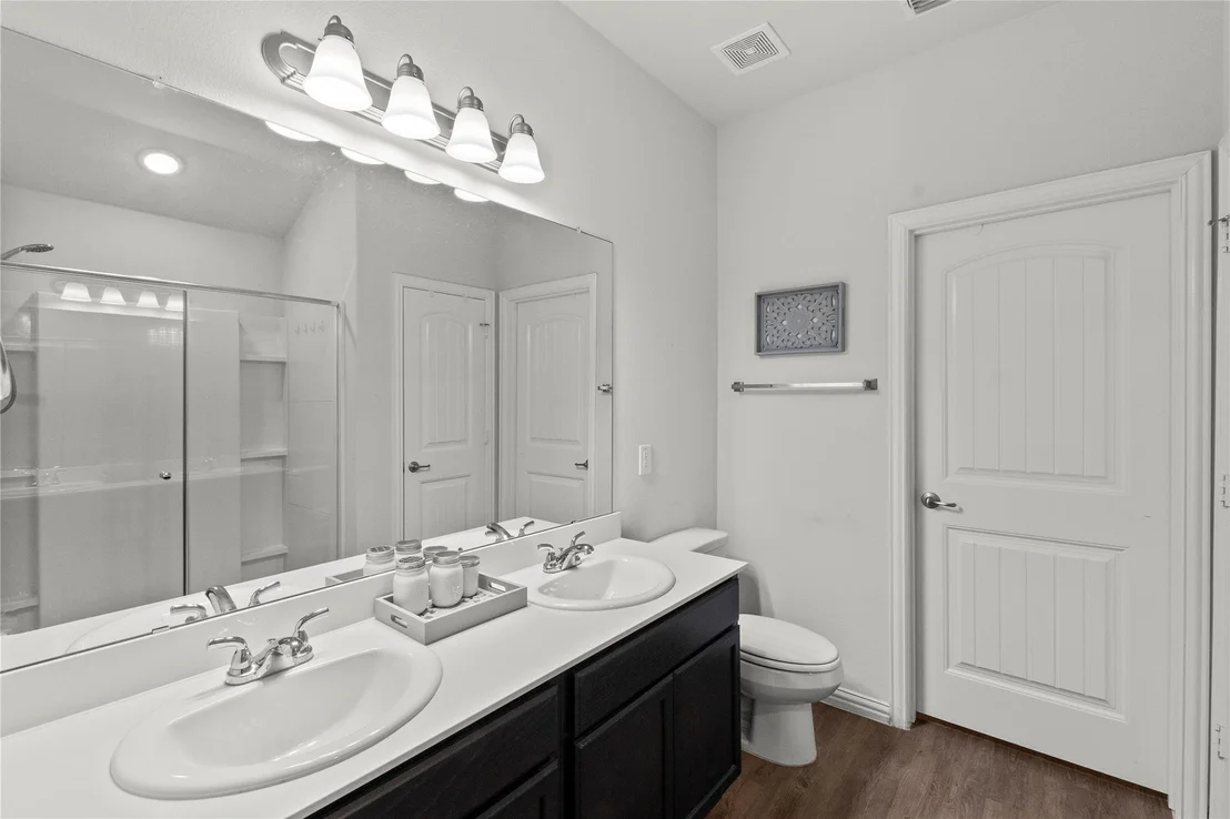 Photo of 115 Oak Springs Loop