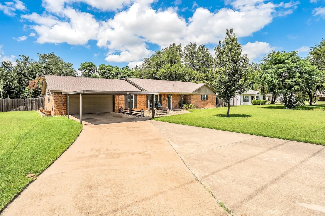 Photo of 5004 Blackstone Drive
