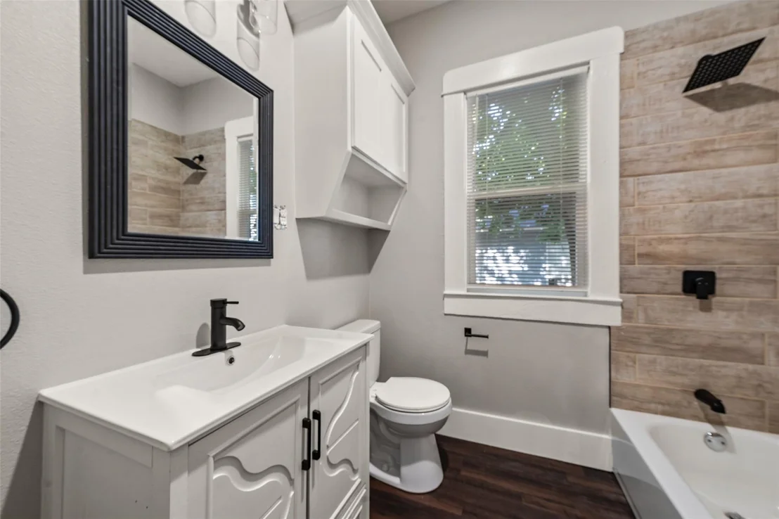 Photo of 3104 Homan Avenue