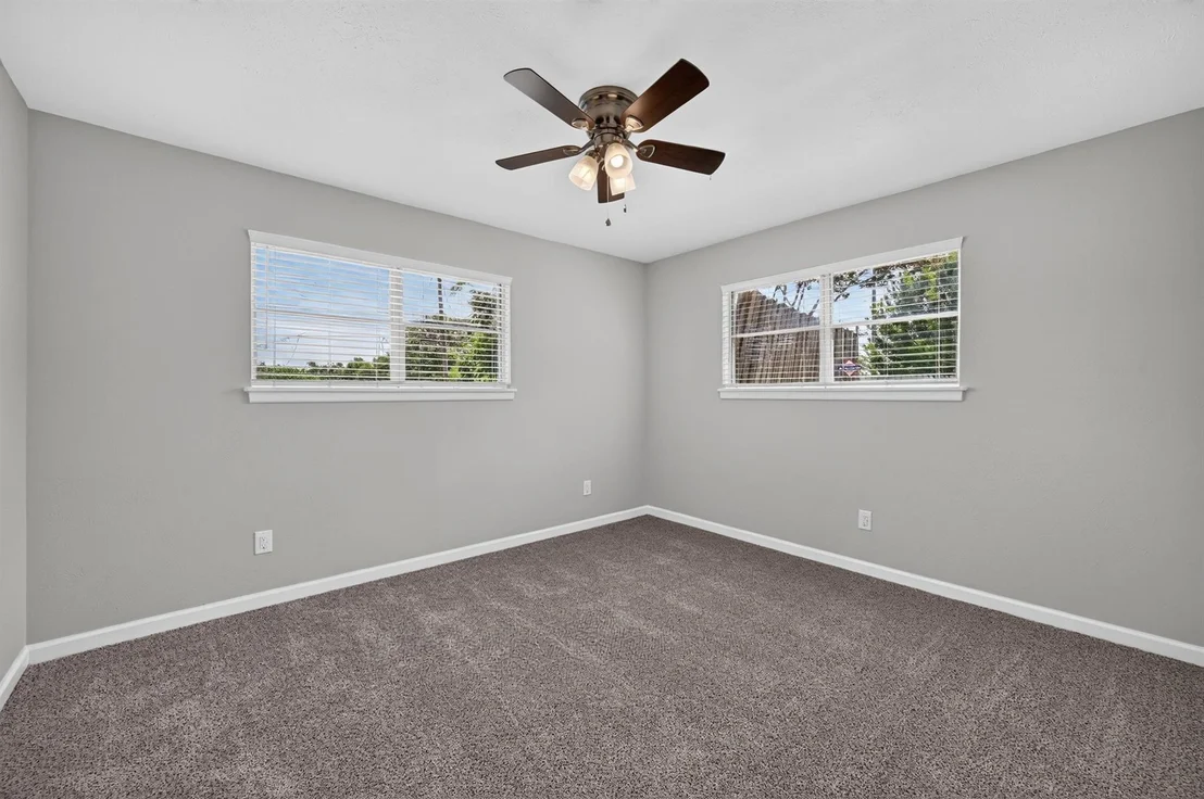 Photo of 154 Hallmark Drive W