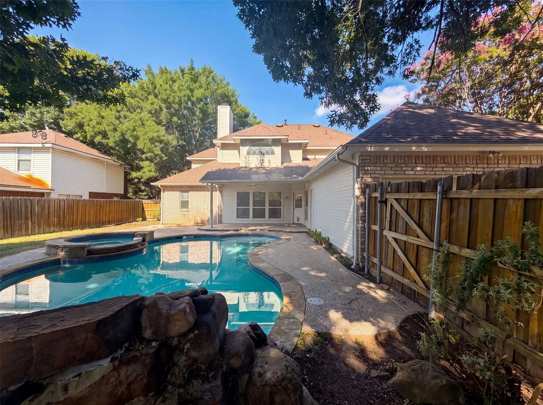 Photo of 905 Ridgemont Drive