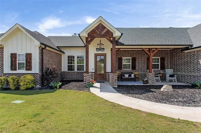 Photo of 1064 Eagles Bluff Drive