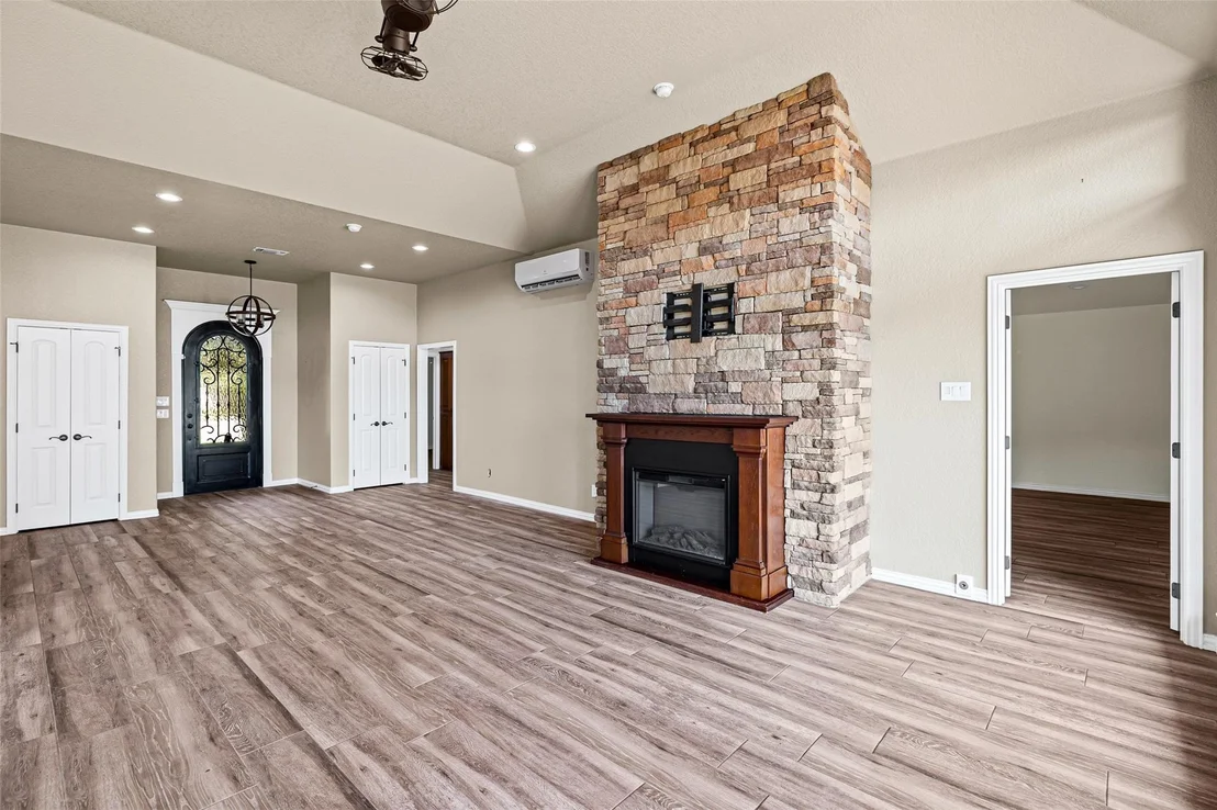 Photo of 2325 River Road