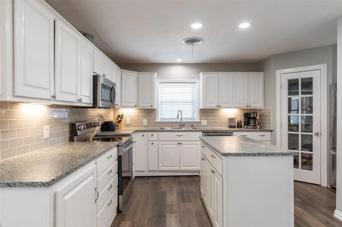 Photo of 1842 Elmwood Drive