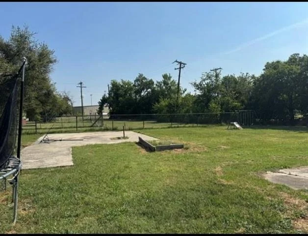 Photo of 323 E Lloyd Street