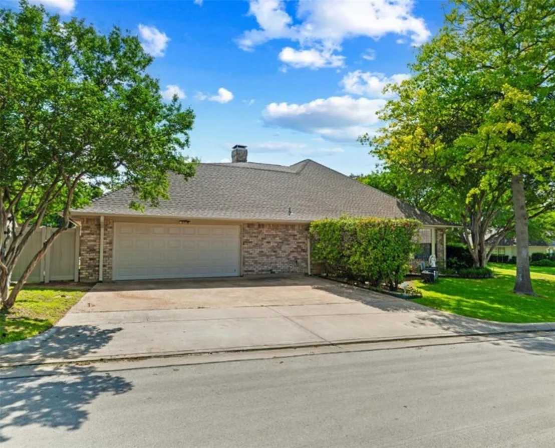 Photo of 6004 Lakehurst Drive